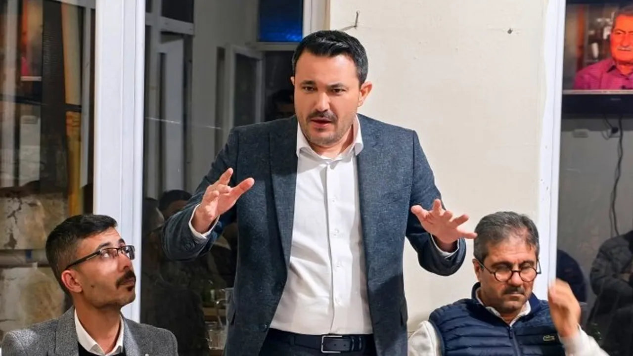 Türkücü Mahmut Tuncer'in oğlu Prof. Dr. Mehmet Umut Tuncer siyaseti bıraktı