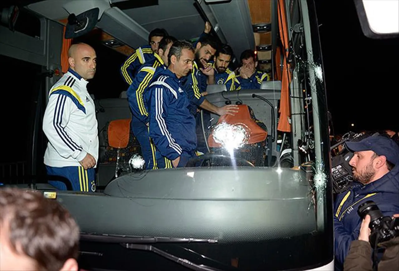 Bakan Gürlek talimat verdi! Fenerbahçe kafilesine saldırı dosyası yeniden incelenecek