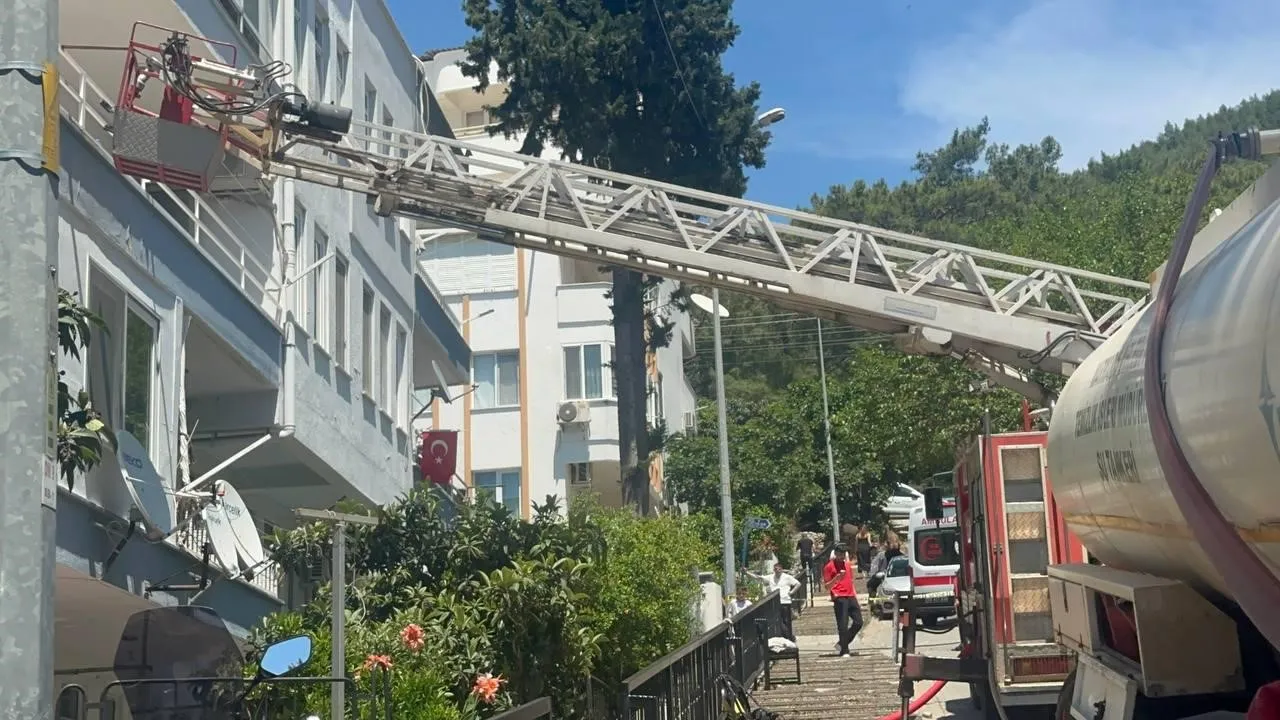 Balkonda mangal yapan adam evi yaktı!