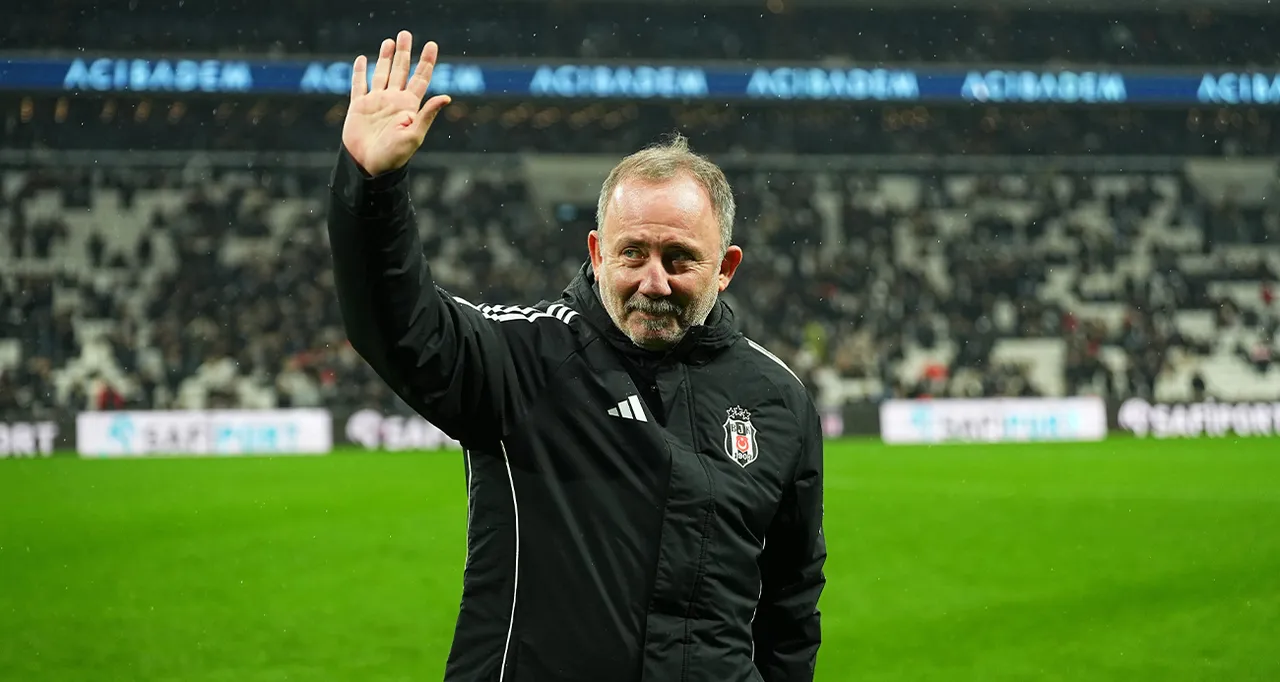 Beşiktaş, başarısız geçen sezonun ardından Şenol Güneş ile yollarını ayırdı.