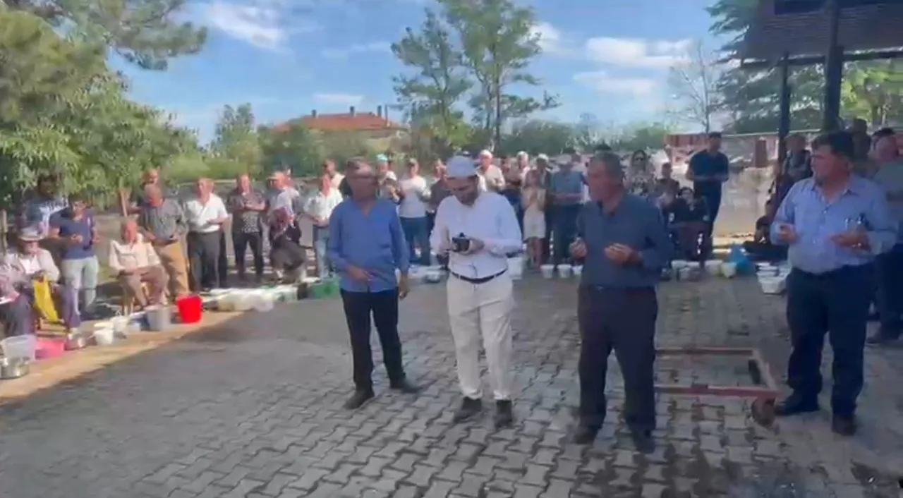 Bu köyde et girmeyen ev yok! Asırlık gelenek bu bayramda da sürdü