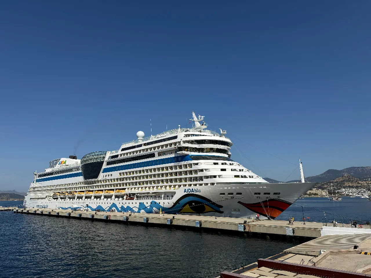 Dev kruvaziyer Bodrum'da! 2 bin 377 turist getirdi