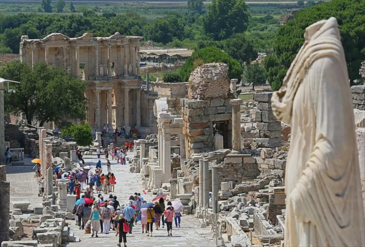 Efes Antik Kenti bayramda açık mı, Müzekart geçerli mi? Efes Antik Kenti ziyaret saatleri ve günleri