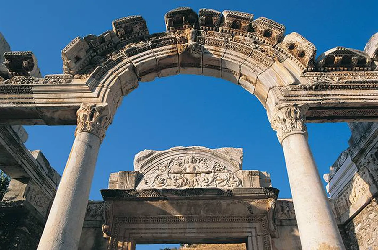 Efes Antik Kenti bayramda açık mı, Müzekart geçerli mi? Efes Antik Kenti ziyaret saatleri ve günleri