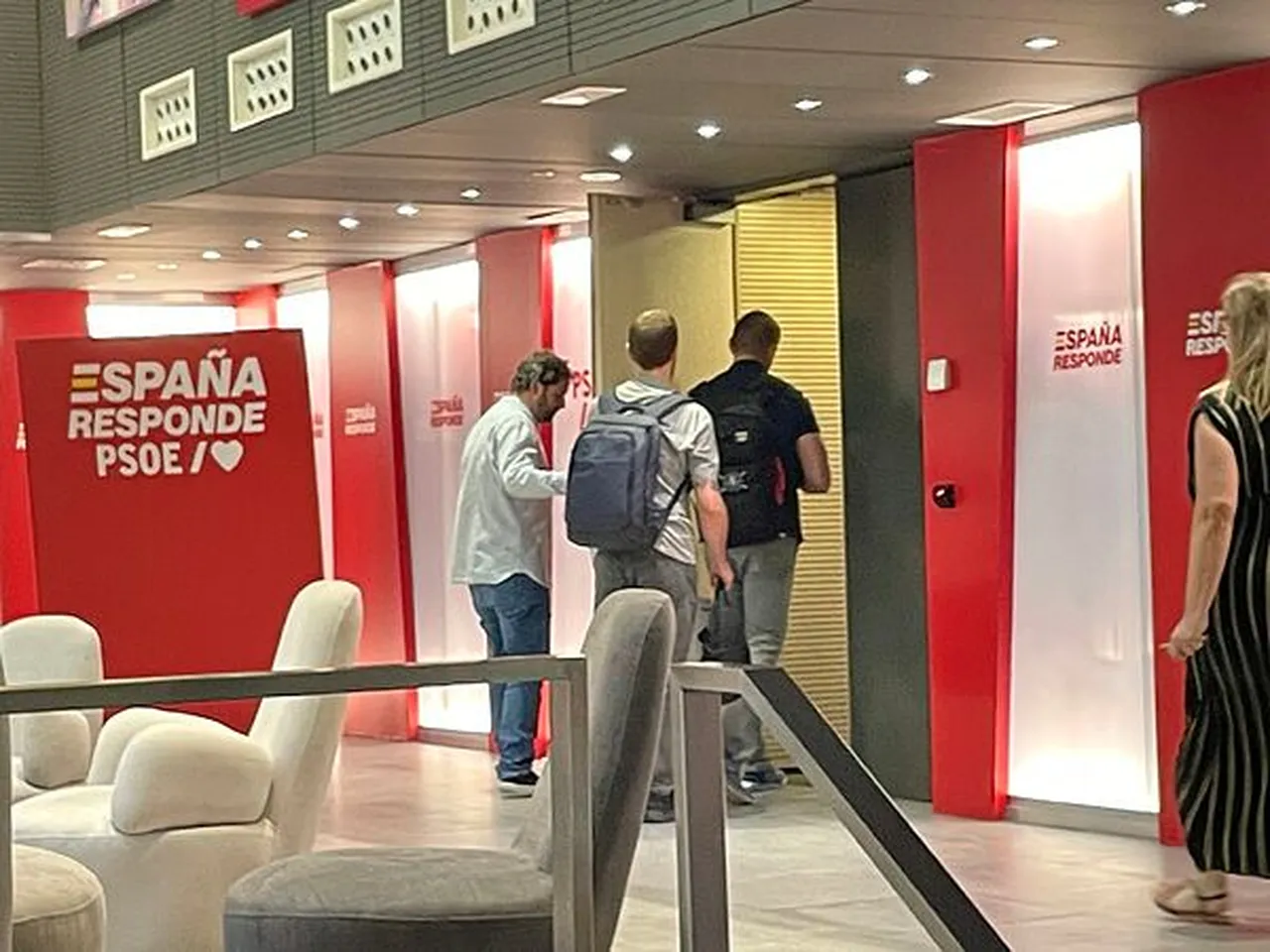 İspanyol polisi Başbakan Sanchez'in parti ofisine baskın düzenledi