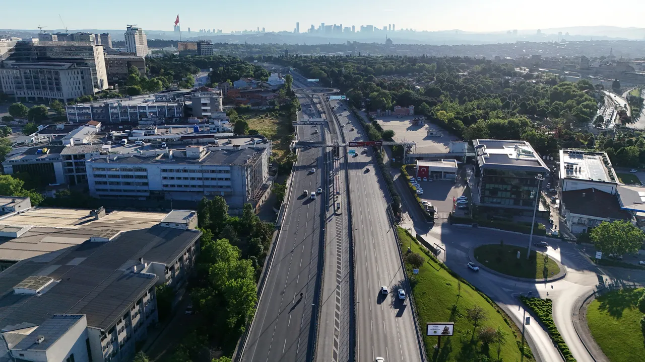 İstanbul trafiği bayram dinlemedi! Köprülerde uzun kuyruklar oluştu