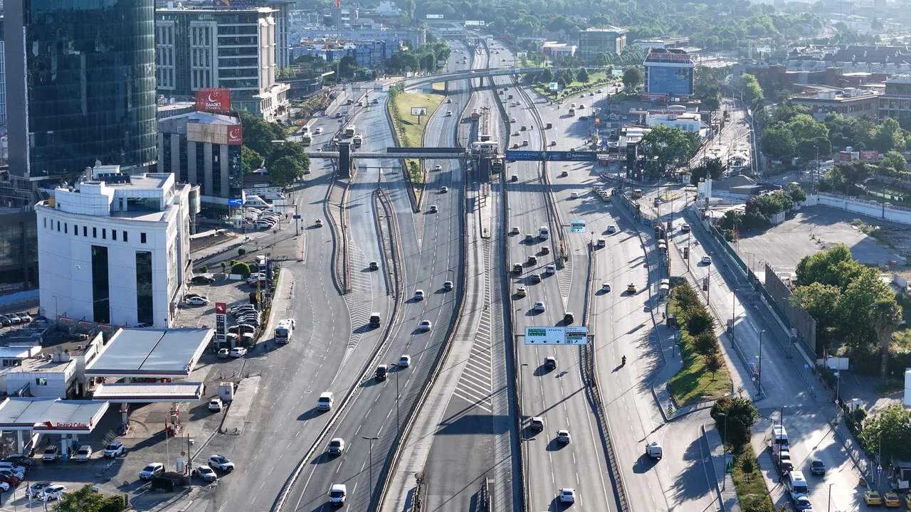 İstanbul trafiği nefes aldı! Bayramın ilk günü yoğunluk yüzde 36 ölçüldü