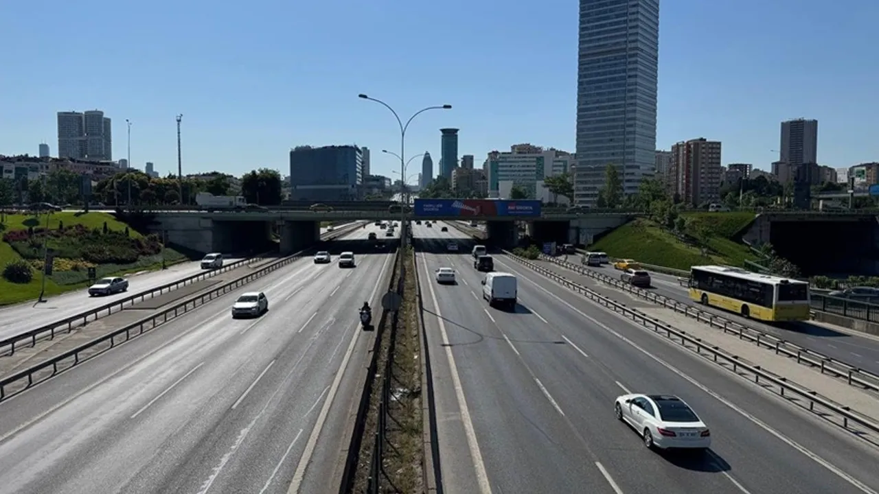 İstanbul'da bayramın ilk gününde yollar boş kaldı