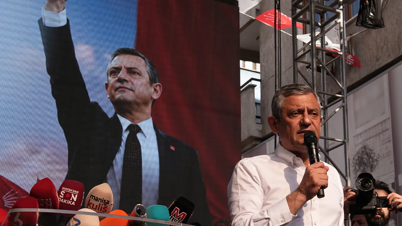 Kılıçdaroğlu ve Özel taraftarları kıyasıya mücadele ediyor: CHP'de PM savaşları!
