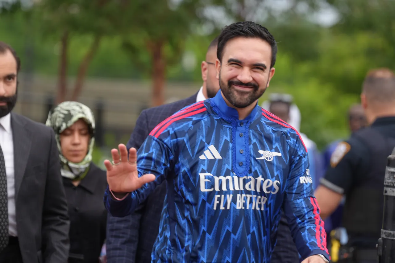 New York Belediye Başkanı Müslümanlarla bayram namazında buluştu
