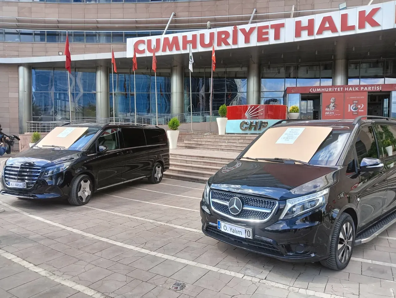 "Satılık haram araç" ilanıyla sergilemişlerdi... Kılıçdaroğlu kararını verdi! Özkan Yalım'ın aracının akıbeti belli oldu