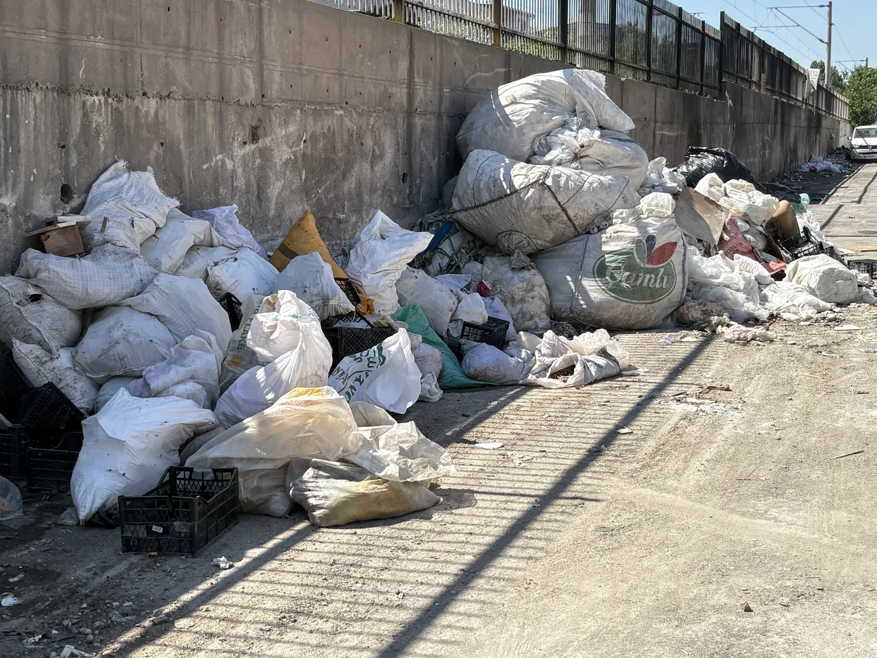 Vatandaşlardan belediyeye çöp isyanı: Bari bayramda temizleyin