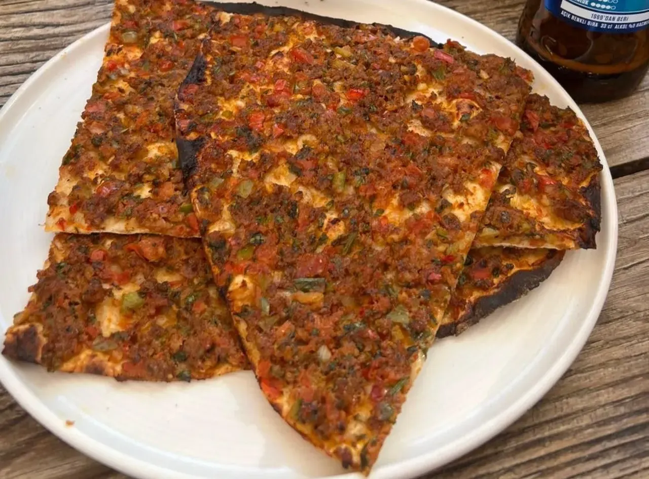 1.450 TL’lik lahmacun vurgununa Ticaret Bakanlığı’ndan tokat! Fethiye’deki işletmeye cezası kesildi