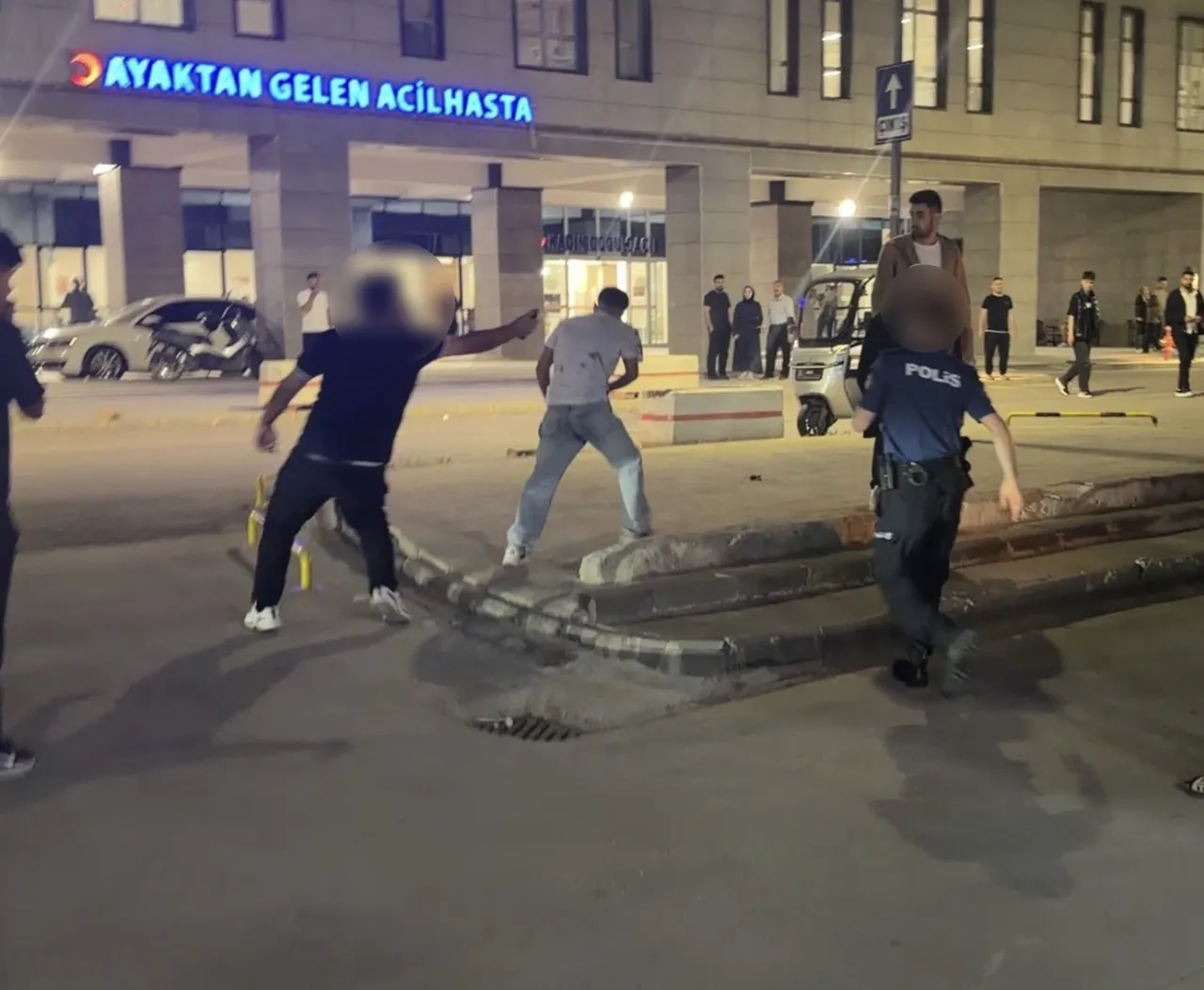 Adıyaman'da hastanede dehşet anları! 19 yaşındaki genç 3 kişi yaraladı