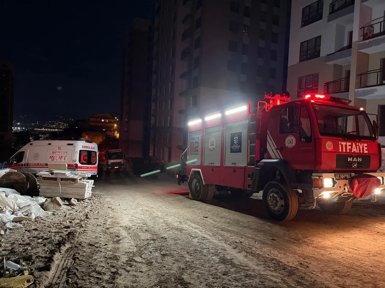Cezaevinden izinli çıkıp 2 kişiyi bıçakladı!