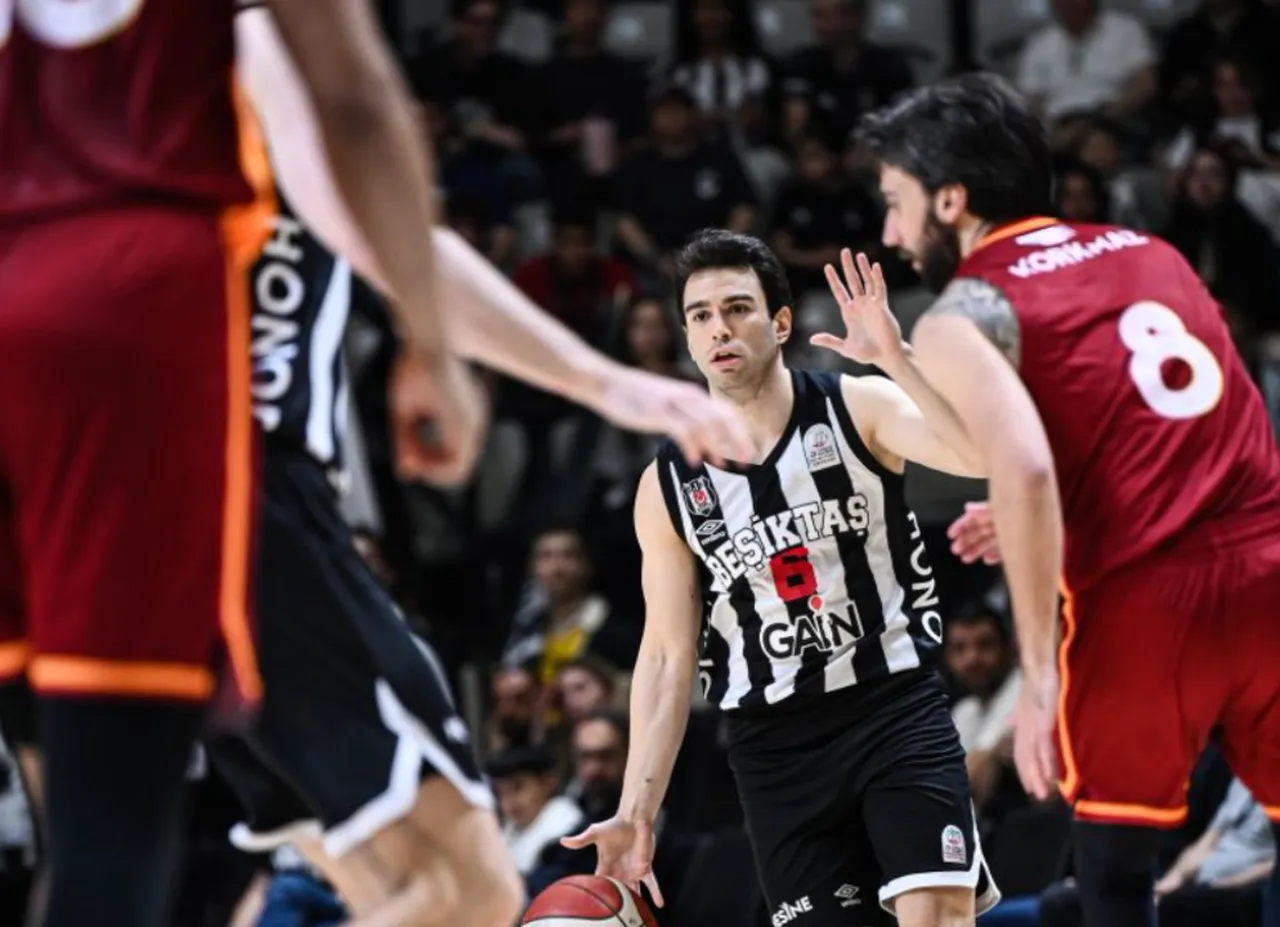 Galatasaray-Beşiktaş basketbol maçı hangi kanalda, canlı yayın nerede izlenir? Basketbol Süper Ligi çeyrek final heyecanı devam ediyor
