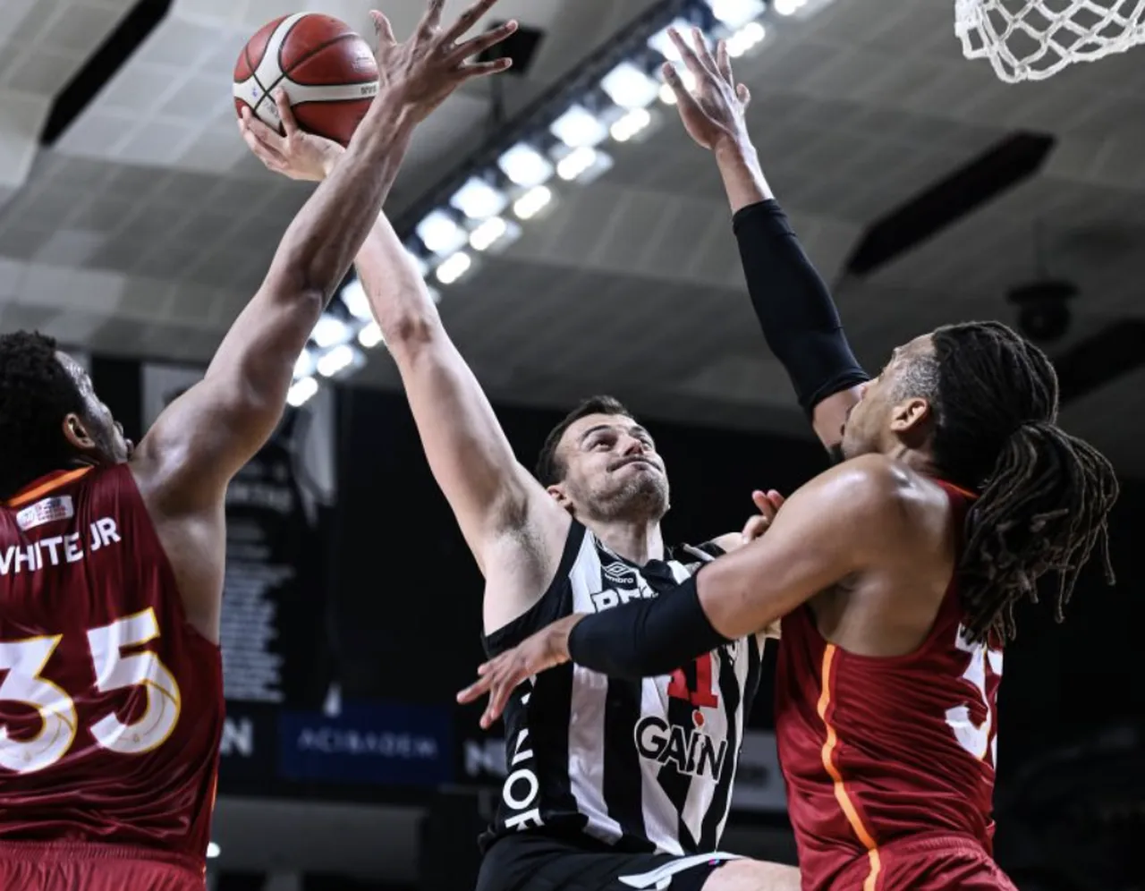 Galatasaray-Beşiktaş basketbol maçı hangi kanalda, canlı yayın nerede izlenir? Basketbol Süper Ligi çeyrek final heyecanı devam ediyor