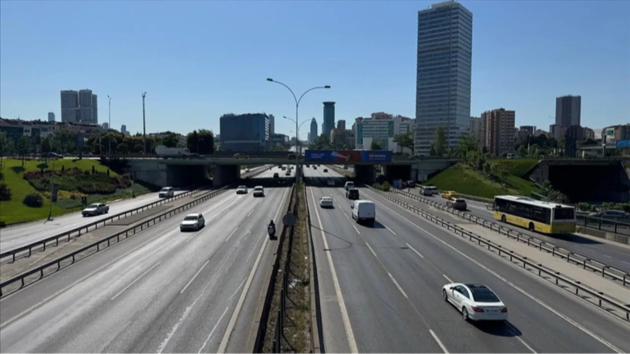 İstanbul'da yollar boş! O trafikten şimdi eser yok