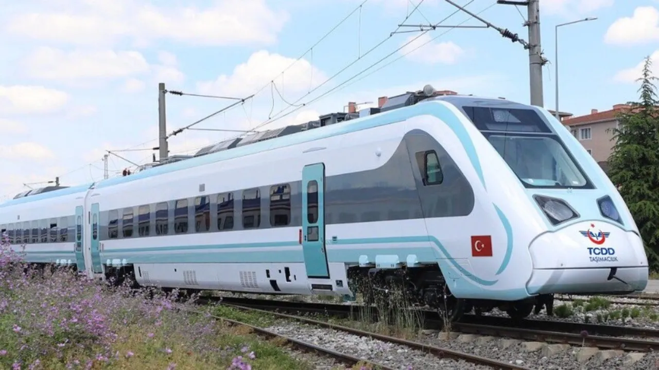 Saatte 240 kilometre hız! Milli elektrikli trenden yeni rekor 
