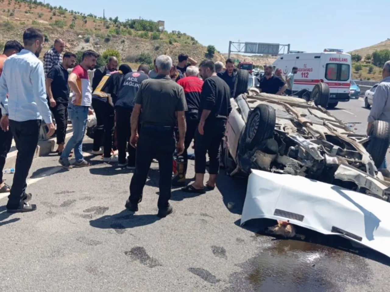 Şanlıurfa çevre yolunda feci kaza! Otomobil takla attı: Yaralılar var