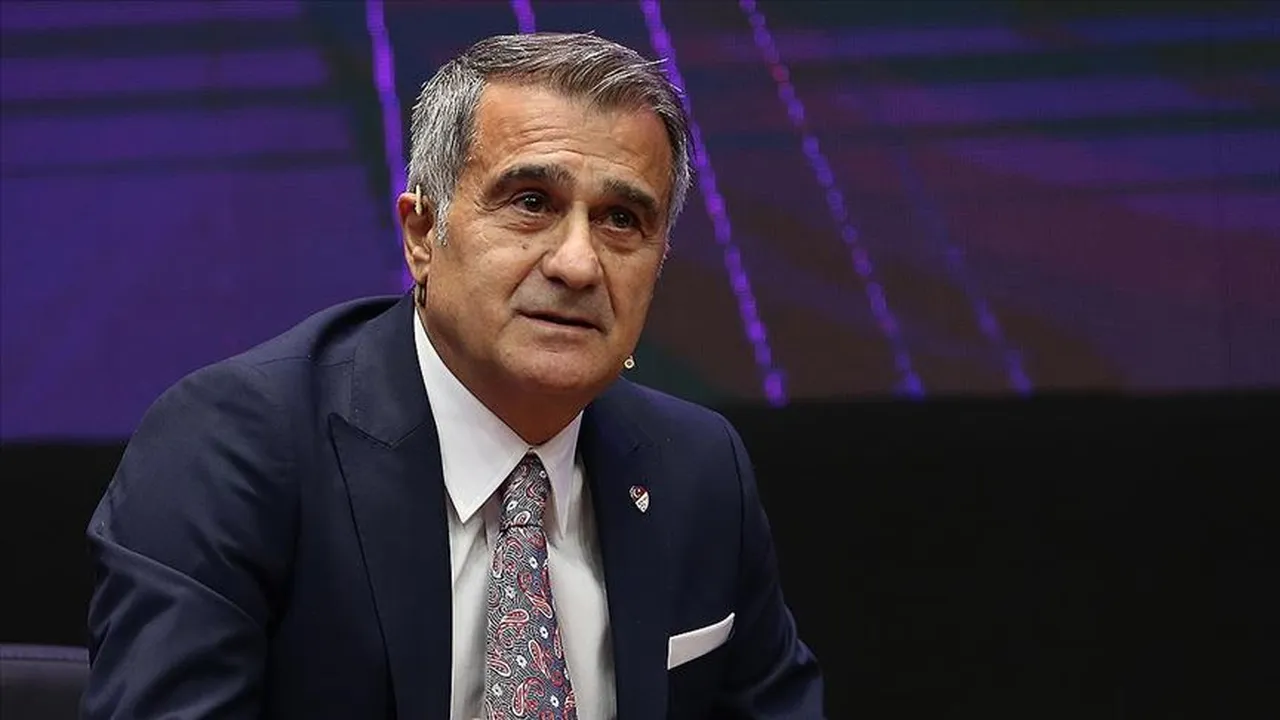 Şenol Güneş, son olarak Trabzonspor'da teknik direktörlük ve futbol direktörlüğü yaptı.