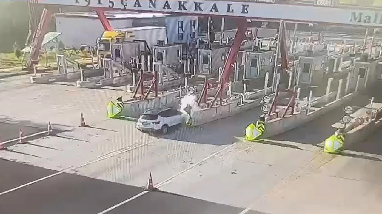 Çanakkale otoyolu gişelerinde feci kaza! Sürücü kurtuldu, karısı canından oldu