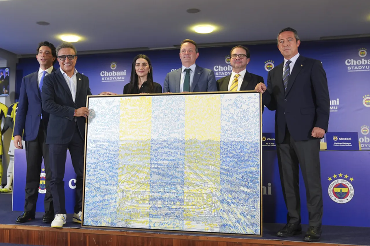 Fenerbahçe, stat isim ve Avrupa maçlarının forma sponsorluğu için Chobani ile 10 yıllık sözleşme imzalamıştı.