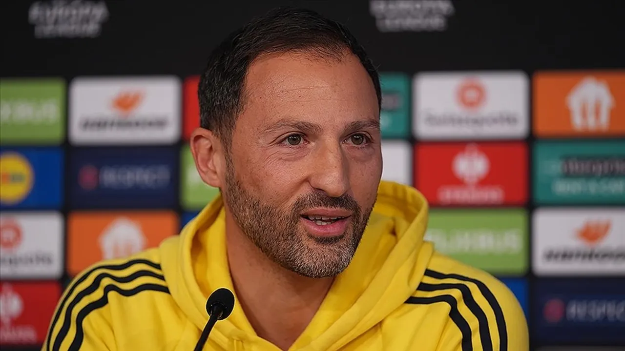 Domenico Tedesco, Fenerbahçe'de TFF Süper Kupa şampiyonluğu yaşadı.