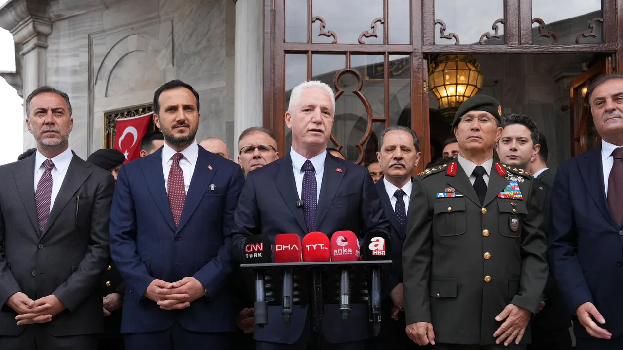İstanbul Valisi Davut Gül, basın mensuplarına açıklamalarda bulundu.
