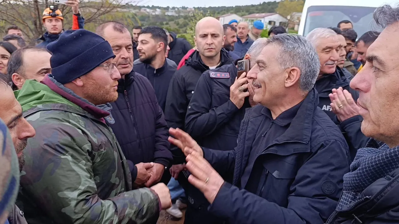 İyiliği döndü dolaştı onu buldu: Başkasının evladını kurtaran baba, kayıp kızına kavuştu