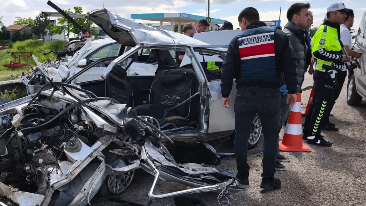 Kırıkkale'de feci kaza: 3 kişi can verdi, 6 kişi yaralandı