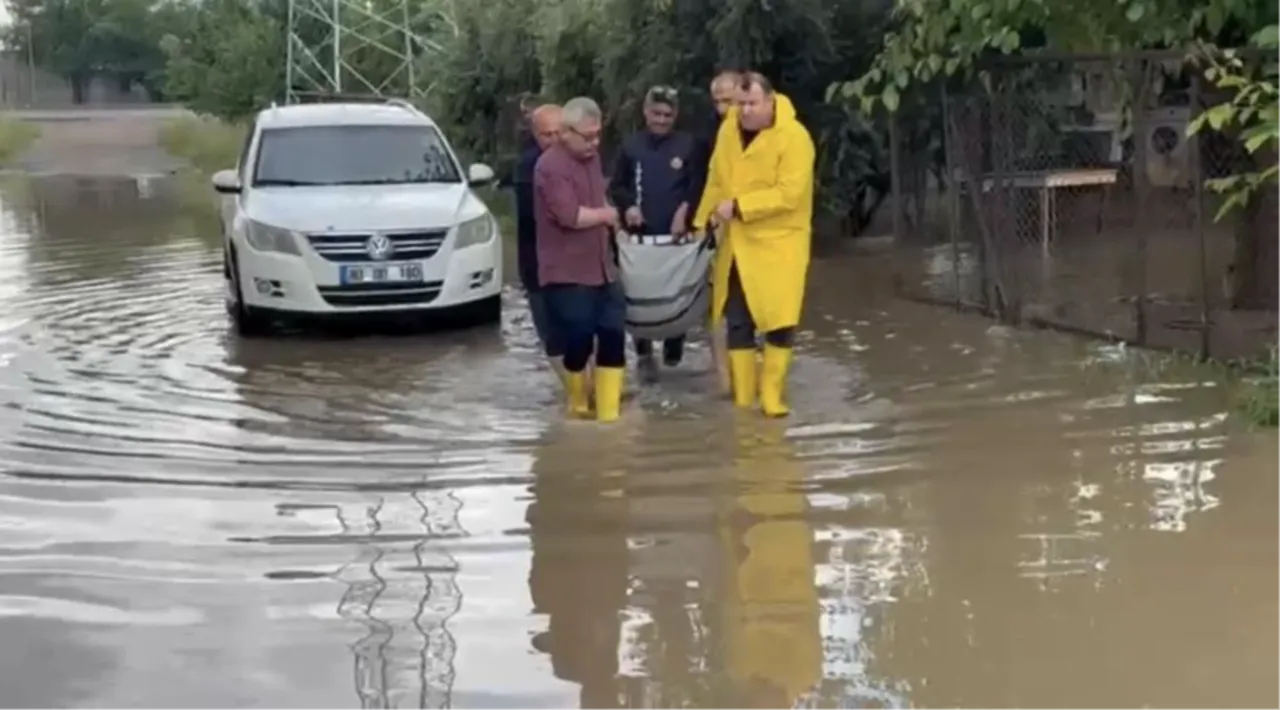 Sağanak sonrası ağır tablo! Birçok ilde sokaklar göle döndü, ev ve tarlalar sular altında kaldı