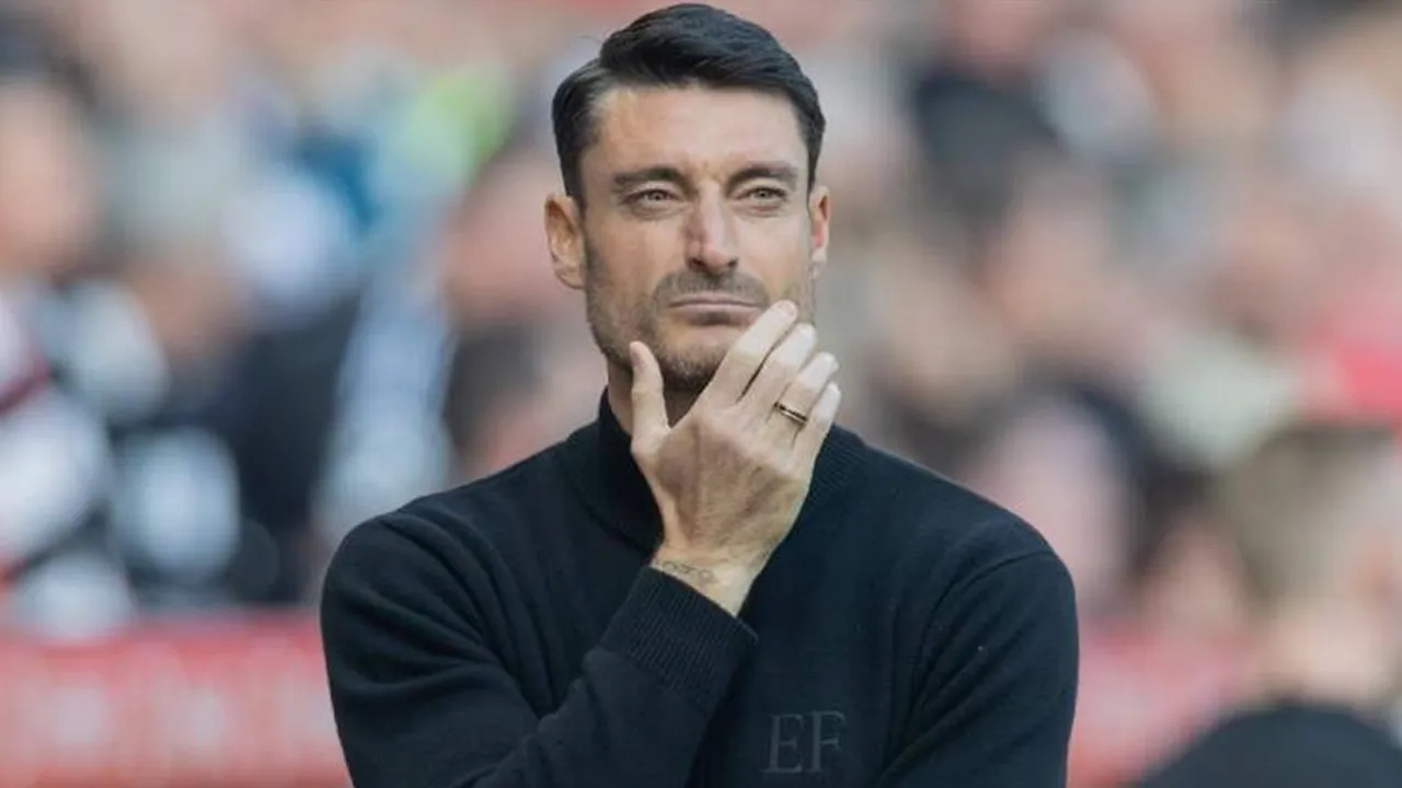 Albert Riera Frankfurt’ta krizin eşiğinde: Hem sonuçları hem tavrı tartışılıyor