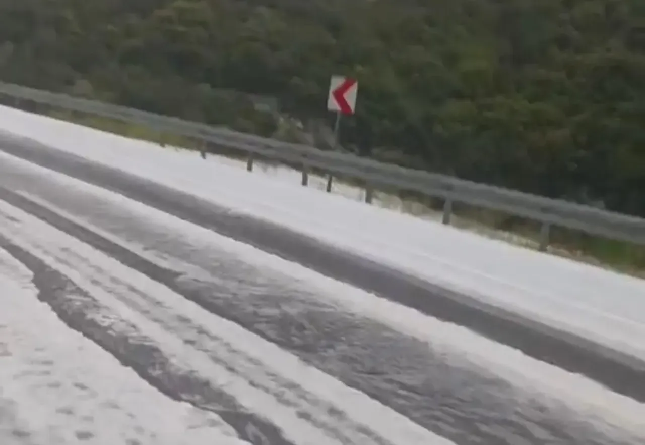 Antalyada kar ve dolu sürprizi! Bir anda bastırdı, görenler şaşkına döndü