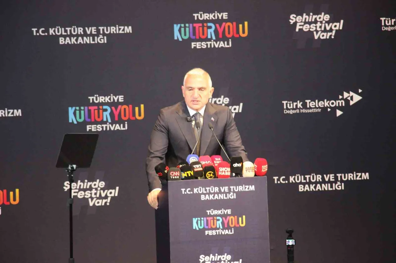 Bakan Ersoy'dan açıklama! Kurban Bayramı tatili 9 gün olacak mı, bayram tatili birleşecek mi?