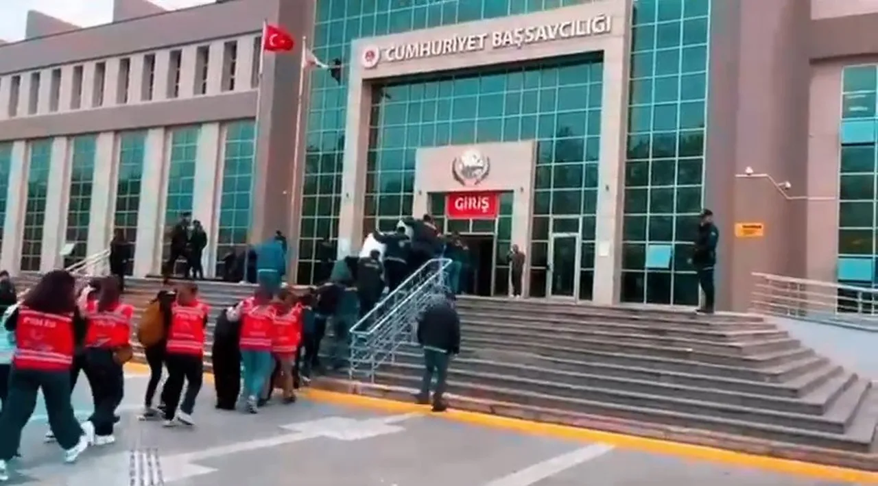 Canlı yayında müstehcen tuzak: 70 milyon TL'lik vurgun yapan şantaj ağı çökertildi