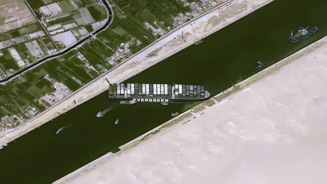Süveyş Kanalı’nda karaya oturarak 6 gün boyunca deniz trafiğinin durmasına neden olan "Ever Given" isimli yük gemisi 4 ayın ardından Hollanda'nın Rotterdam Limanı'na varmıştı