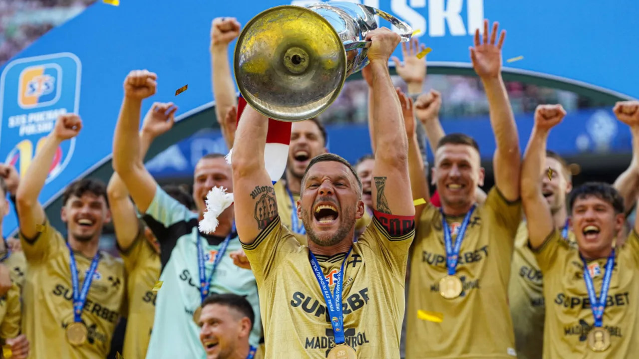 Lukas Podolski 38 yıllık hasrete son verdi, 54 yıl sonra ilki yaşattı