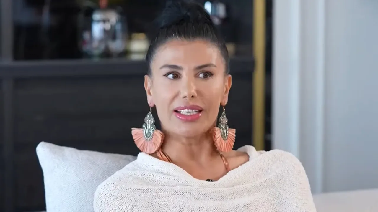 Şarkıcı Hatice’nin aylık kazanç itirafı gündem oldu… Evindeki dev jakuzi dikkat çekti