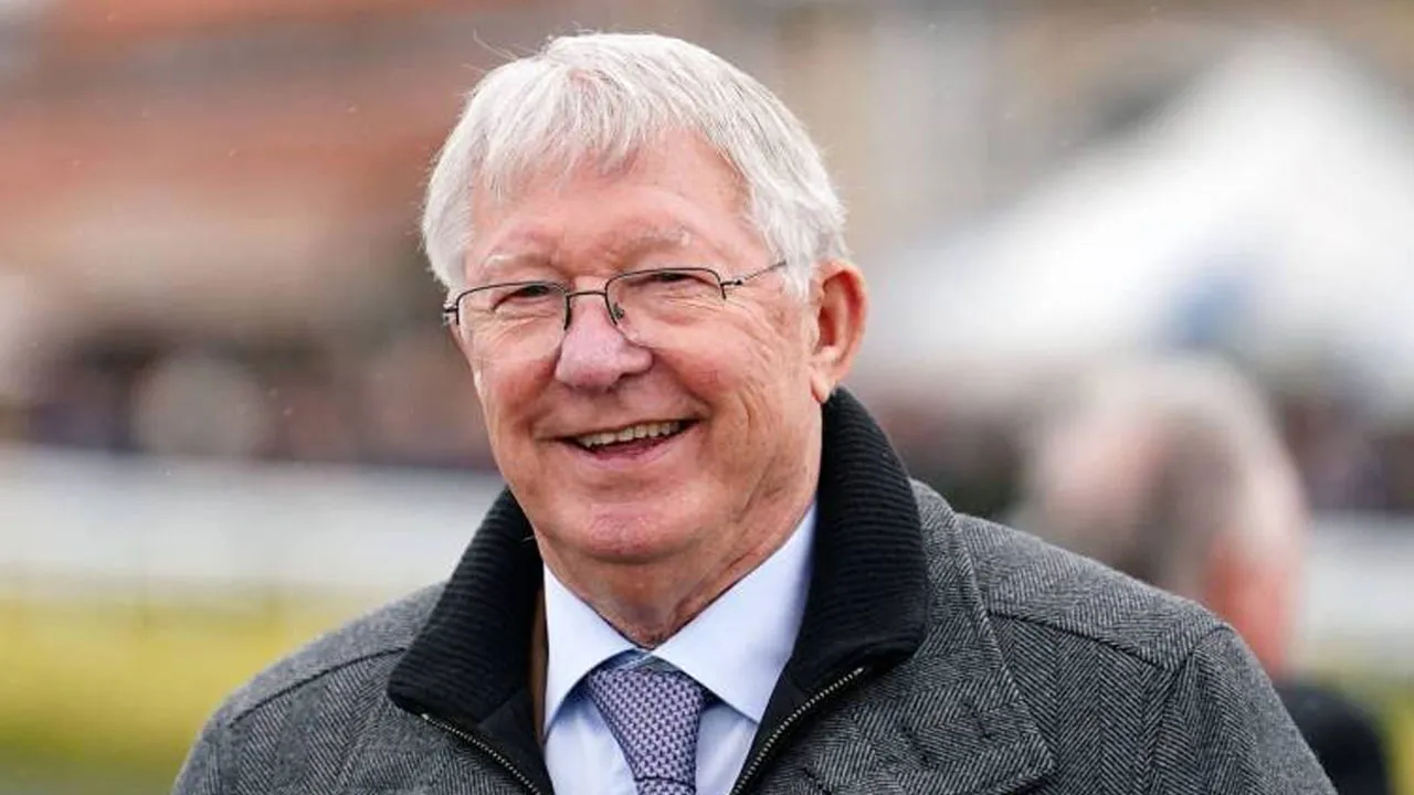 Sir Alex Ferguson hastaneye kaldırıldı: Maçta rahatsızlandı