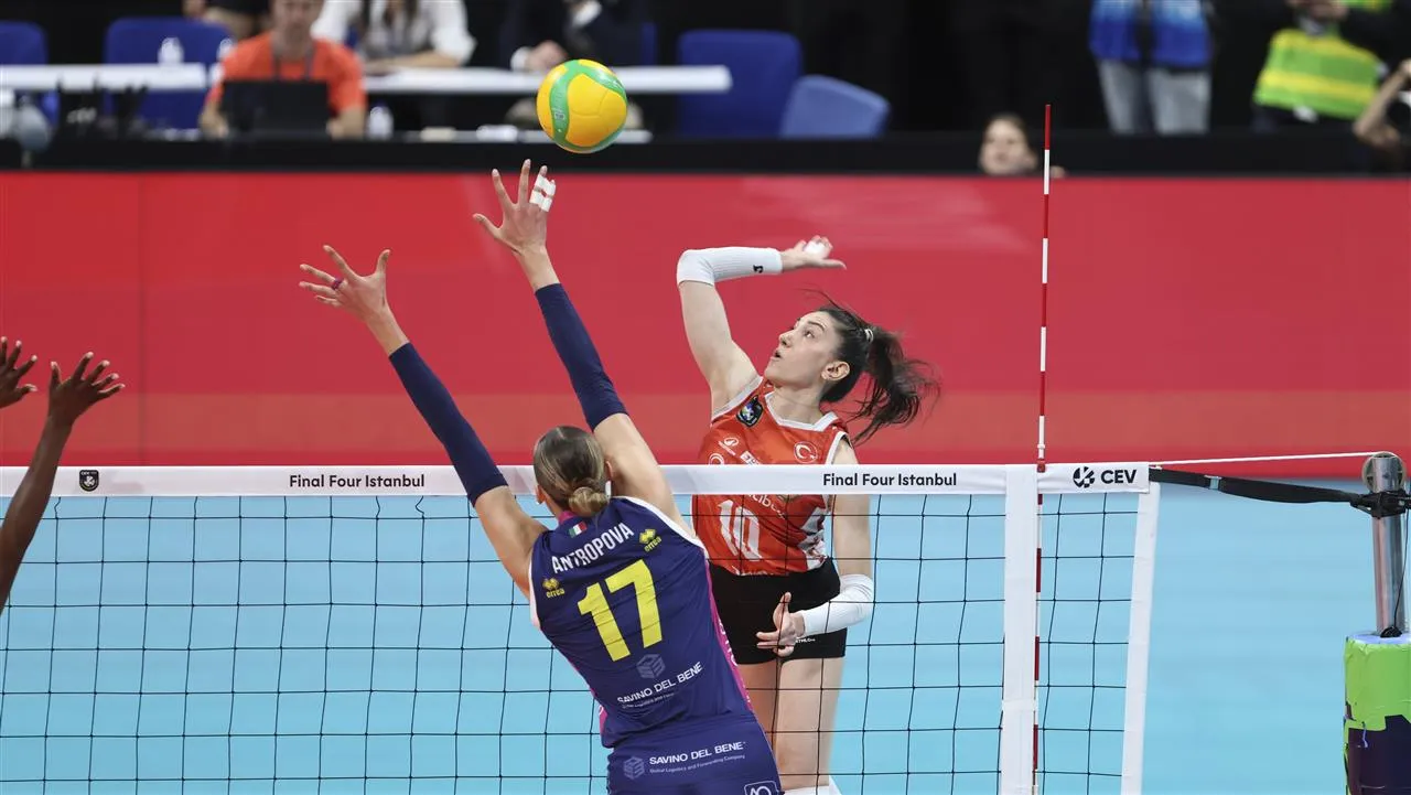 Vakıfbank-Eczacıbaşı voleybol maçı ne zaman, hangi kanalda? CEV Şampiyonlar Ligi finali şifresiz canlı yayınlanacak!