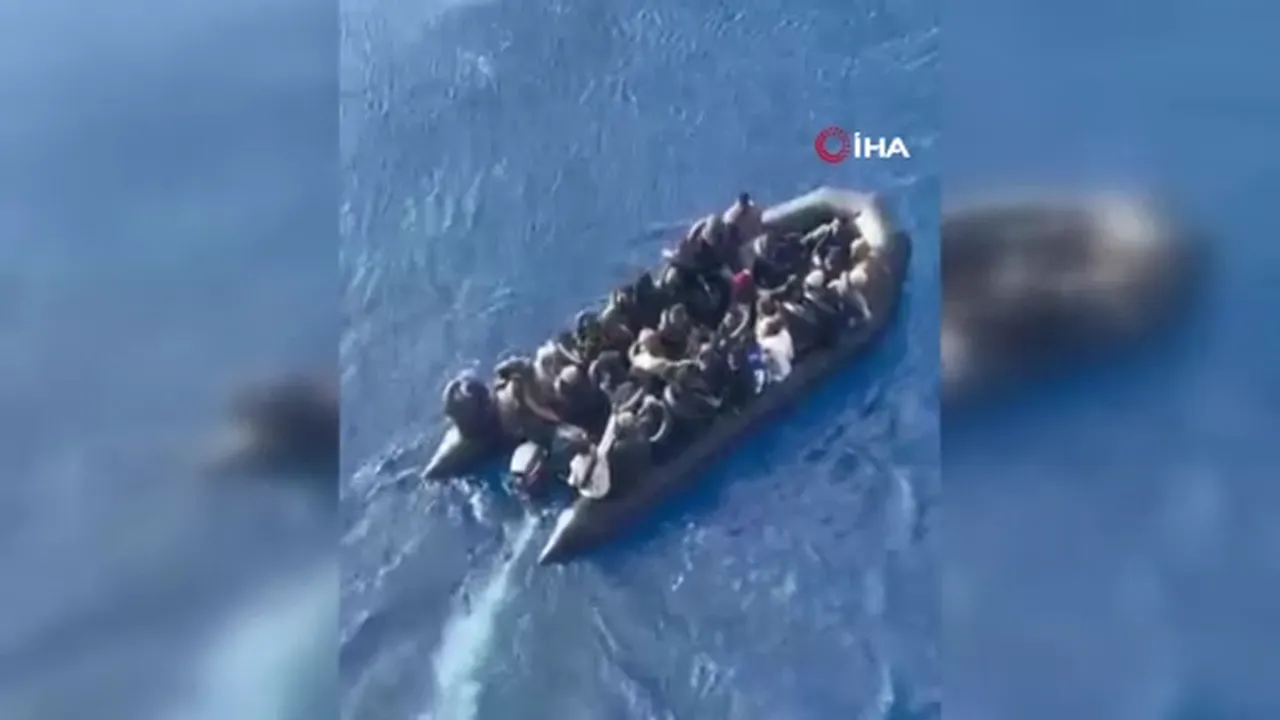 Akdenizde can pazarı! Türk gemisi, ölümle burun buruna gelen 100den fazla göçmeni kurtardı