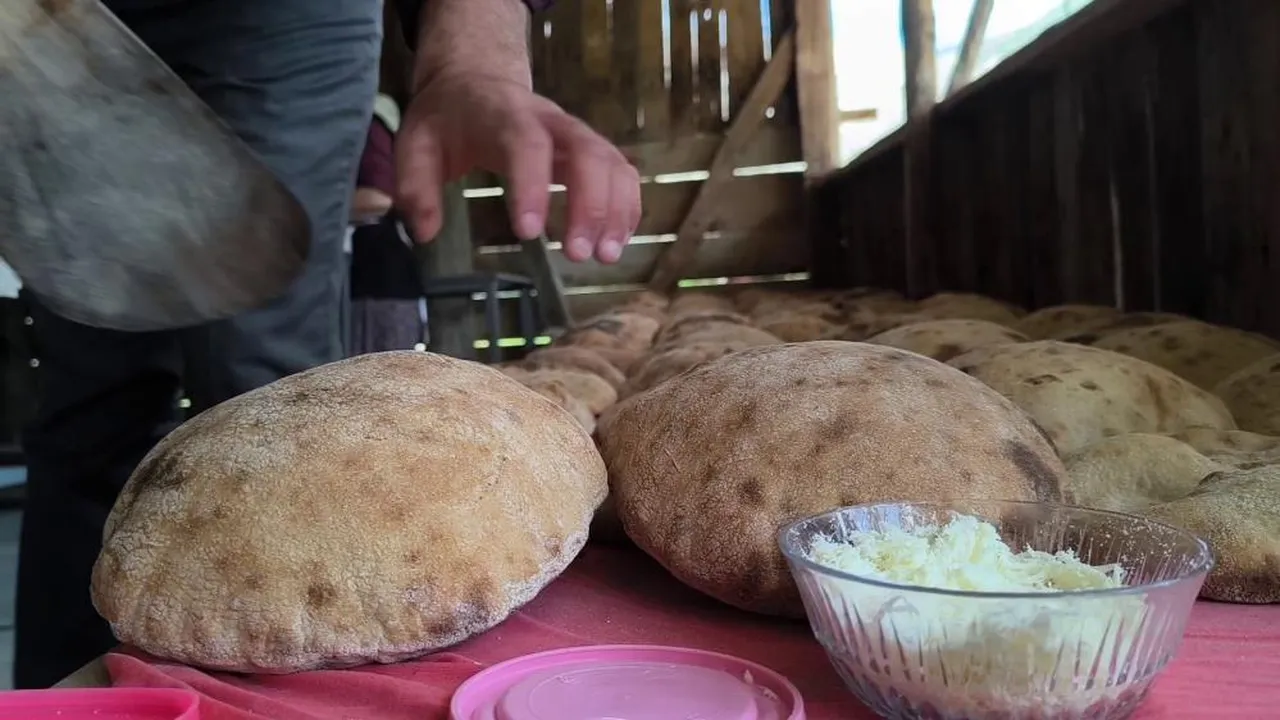 Annesiyle birlikte ekmek üretiyor, siparişlere yetişemiyor