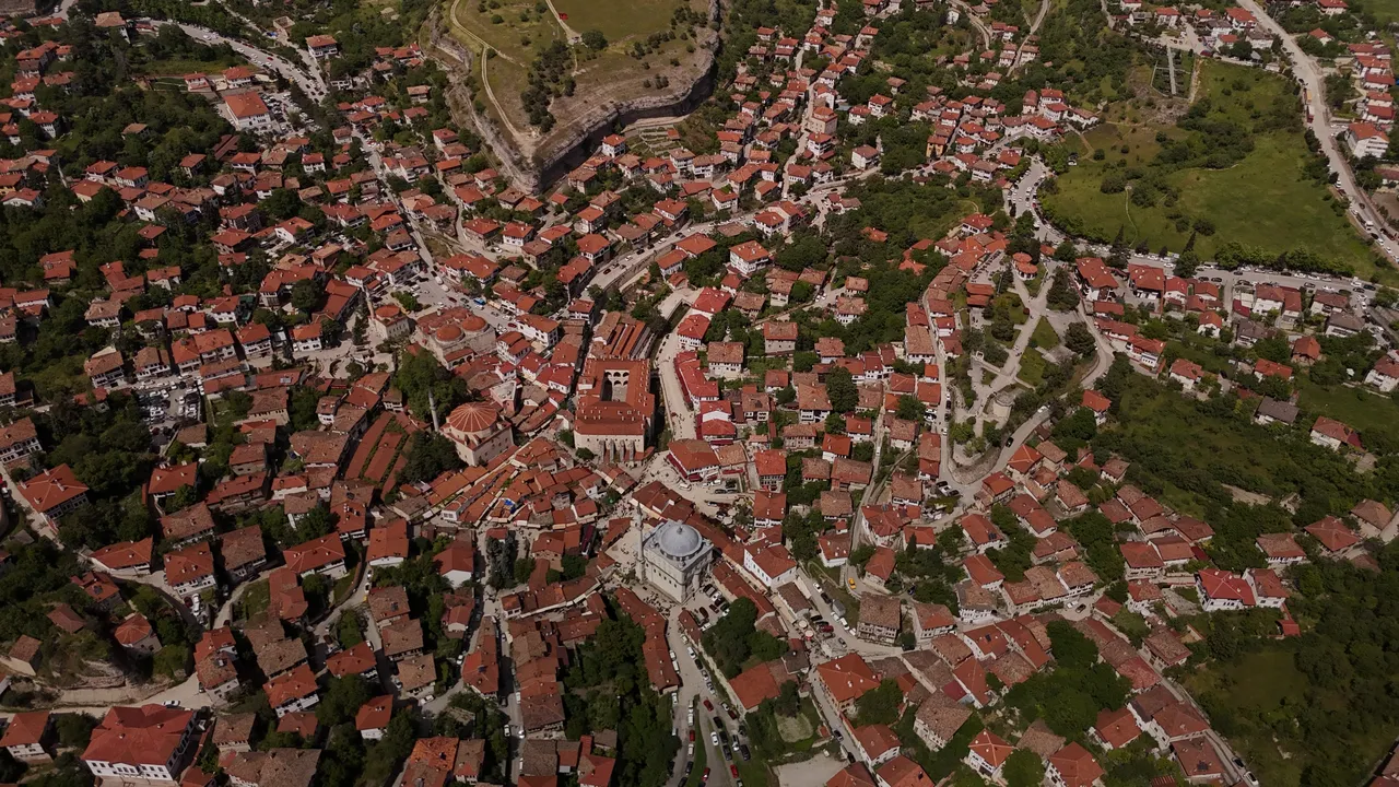 Burası ne İstanbul, ne Antalya! Sokaklarda adım atacak yer kalmadı