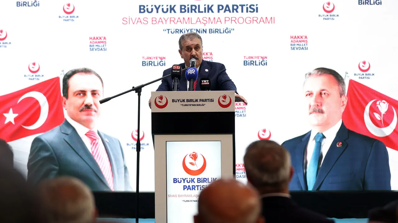Destici'den CHP'ye gönderme: BBP'nin 33 yıllık geçmişinde yolsuzluk yok, vatanseverlik var