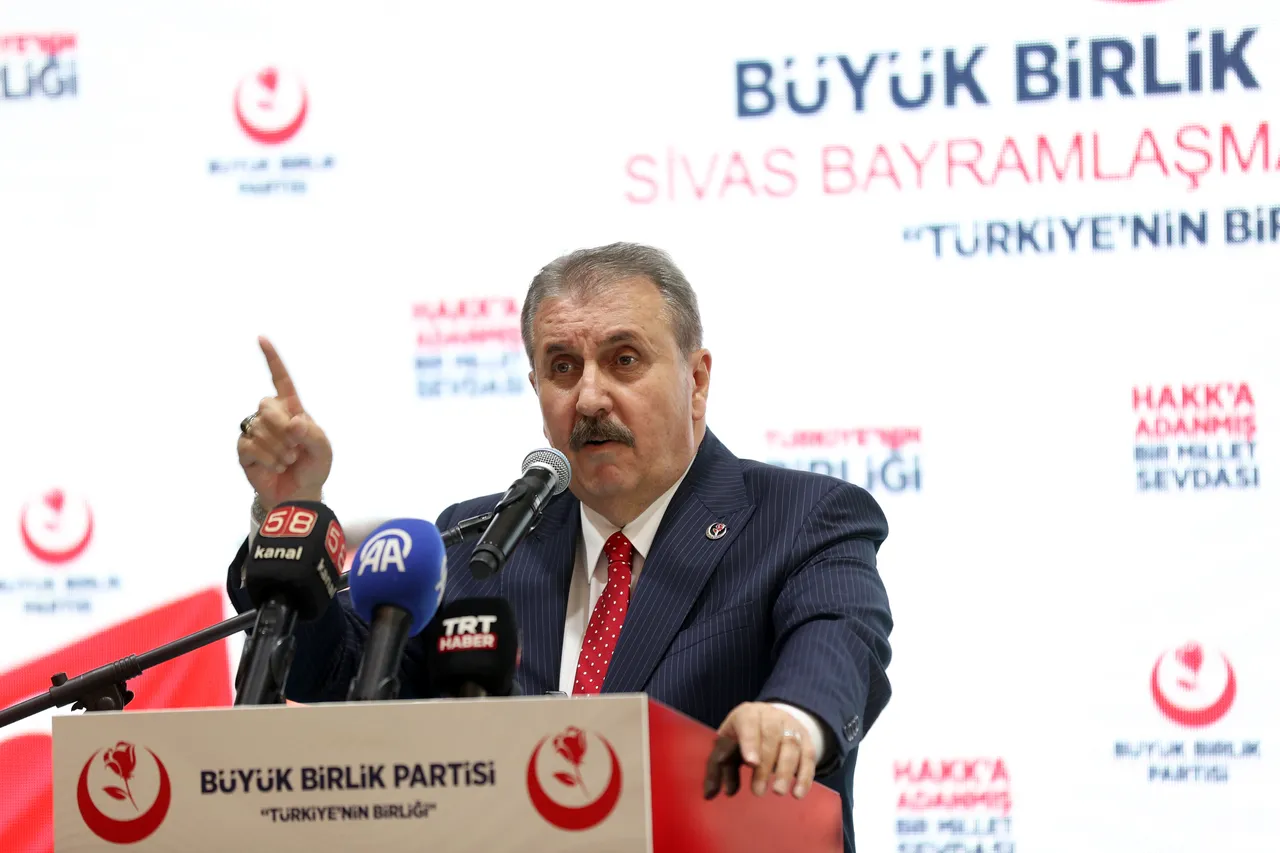 Destici'den CHP'ye gönderme: BBP'nin 33 yıllık geçmişinde yolsuzluk yok, vatanseverlik var