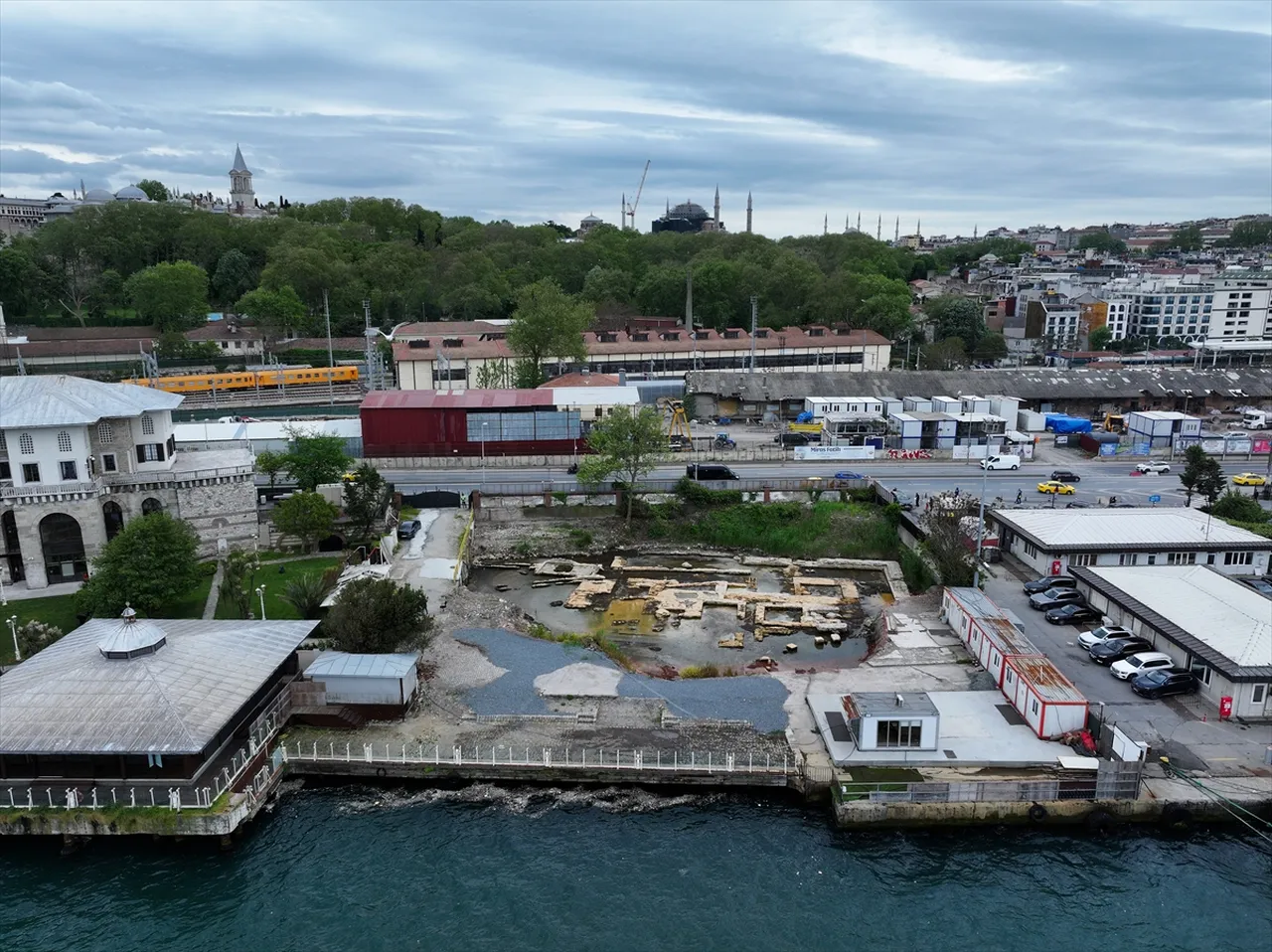 İstanbul Valiliği, ihtişamlı yapıyı hayata döndürüyor: Tarihi Yalı Köşkü yeniden ihya ediliyor