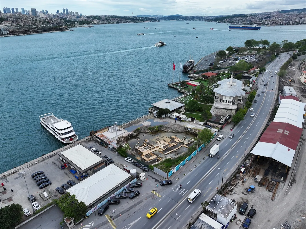 İstanbul Valiliği, ihtişamlı yapıyı hayata döndürüyor: Tarihi Yalı Köşkü yeniden ihya ediliyor