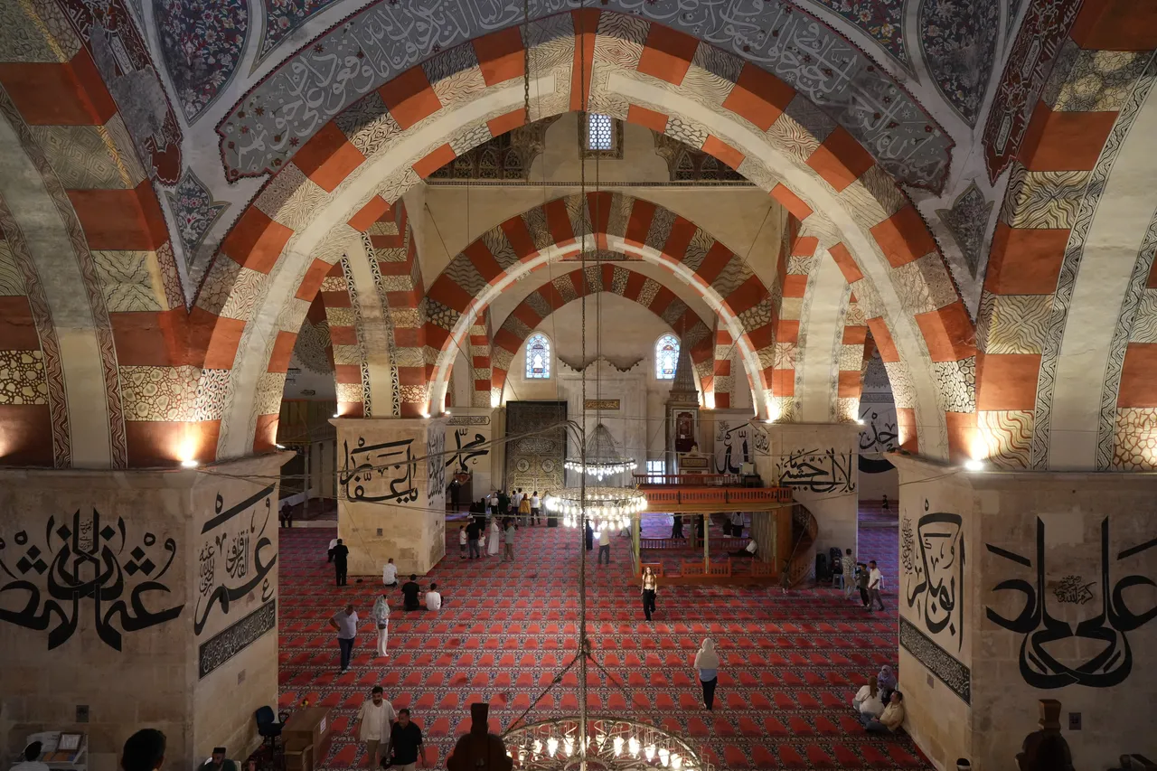 Kabe taşına akın ettiler! Bayramda mukaddes emanetlere yoğun ilgi