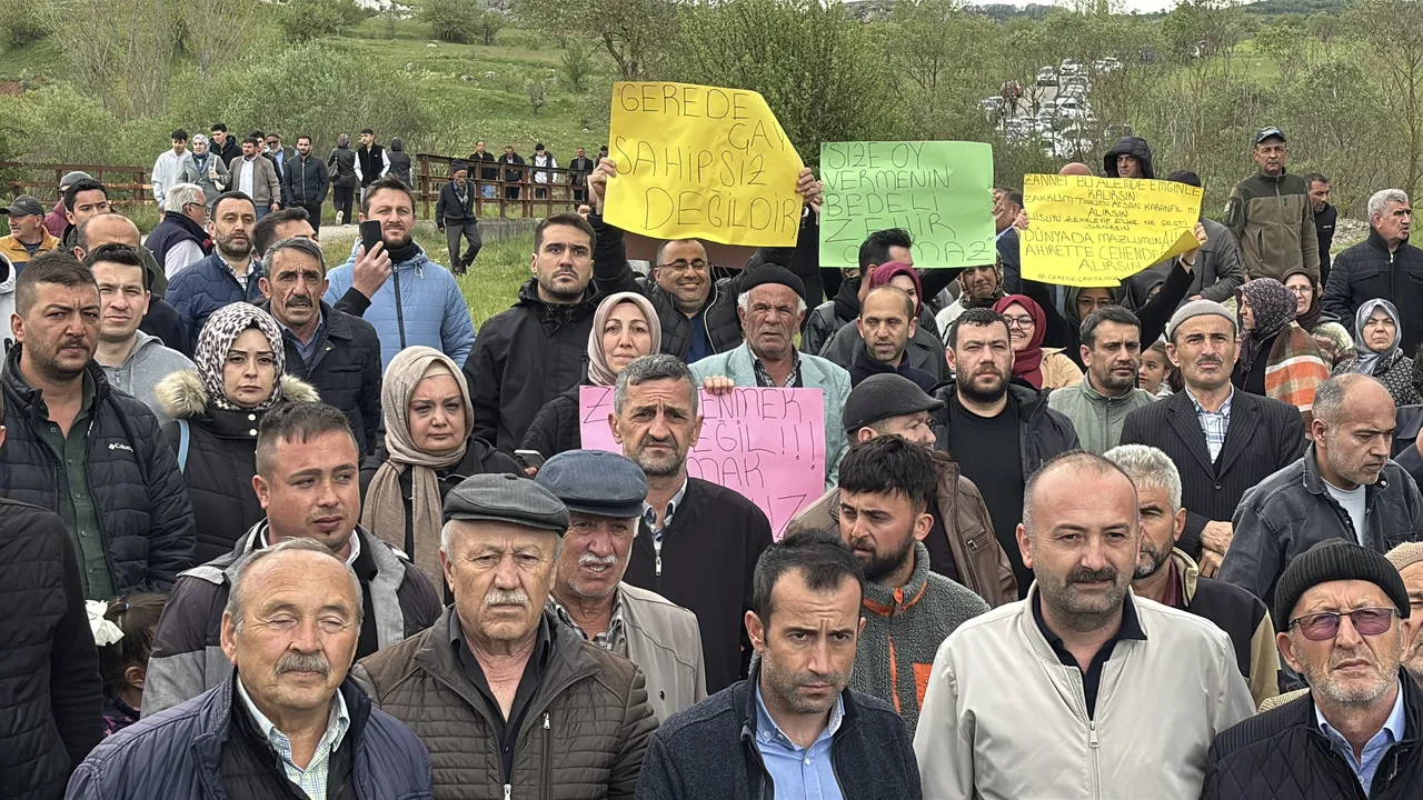 Koca ilçe isyanda: Sabah namazına kalkıyorlar, kokudan duramıyorlar